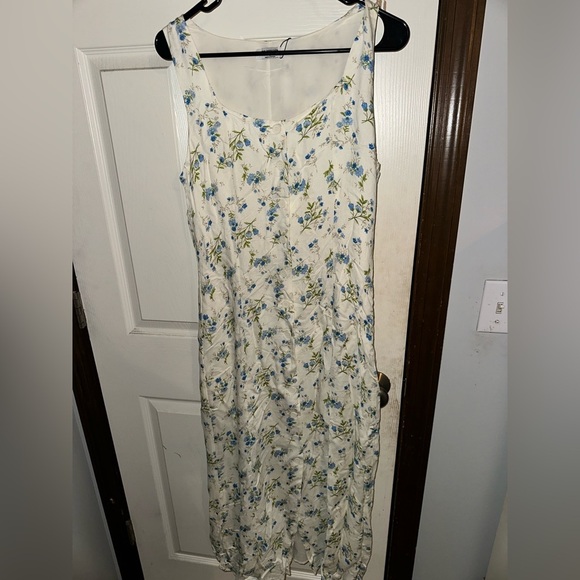 None Dresses & Skirts - Floral Sleeveless Dress
